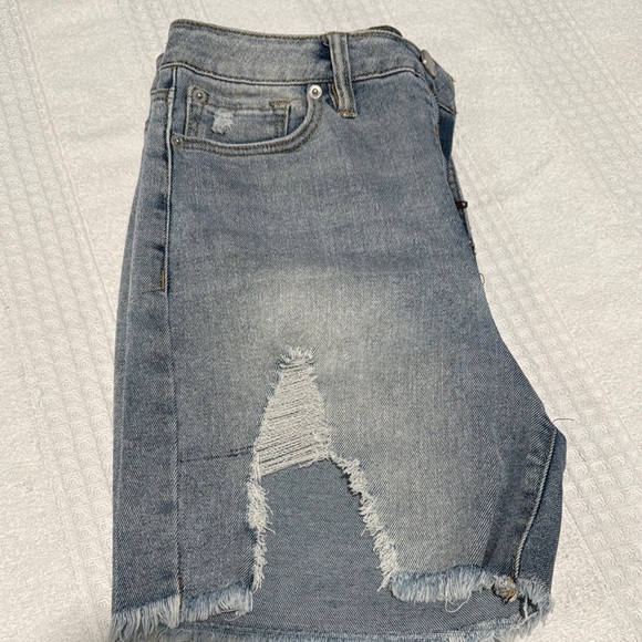 Fashion Nova Distressed Jean Shorts - Picture 6 of 6